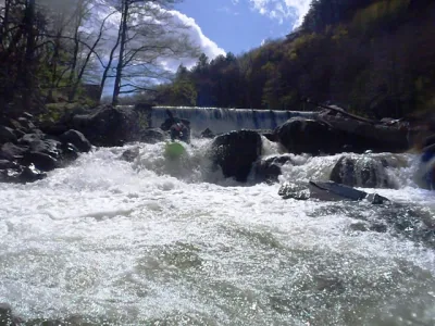 sous le barrage a 1km du depart